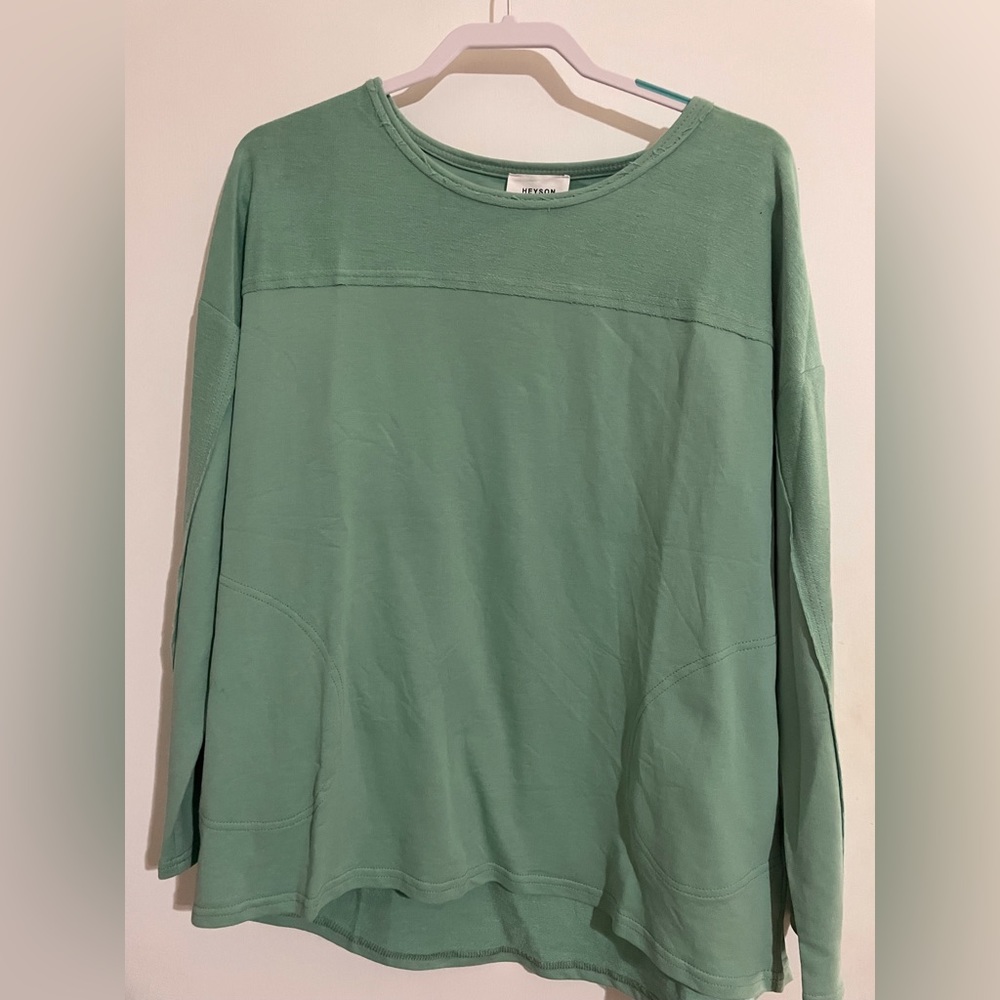 Heyson long sleeve light weight sweater new with tags